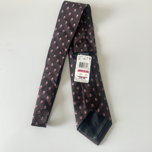 DKNY Heart on Fire Brown Men’s Tie - Picture 6 of 7